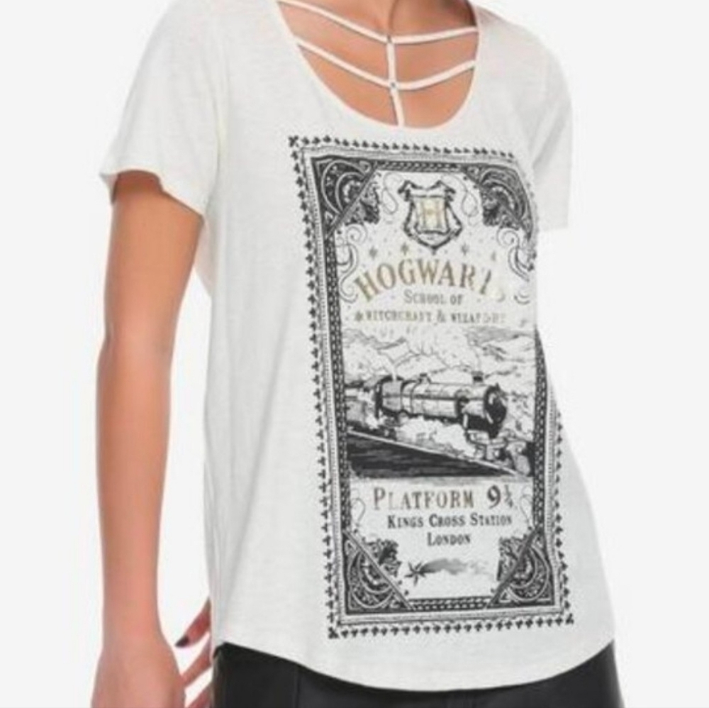 Harry Potter Hogwarts Graphic Scoop Neck Tee - Cream, Size Medium